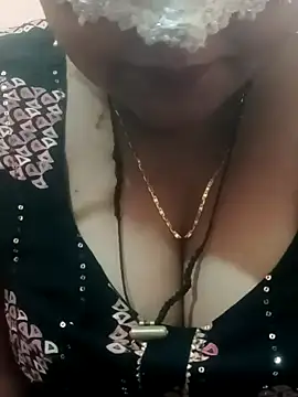 Snapshot of seemi_bhabhi chatting on 02.14.25 seemi bhabhi online show from 02.14.25