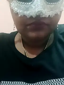 Snapshot of seemi_bhabhi chatting on 02.15.25 seemi bhabhi online show from 02.15.25