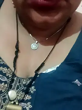 Snapshot of seemi_bhabhi chatting on 03.05.25 seemi bhabhi online show from 03.05.25