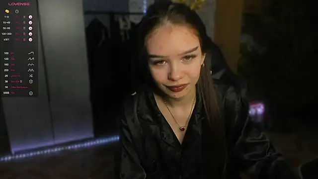 Snapshot of SweetyDeviliya chatting on 12.19.25 SweetyDeviliya online show from 12.19.25