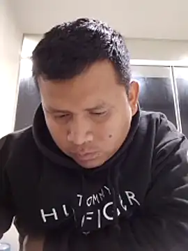 Snapshot of zeta29 chatting on 10.20.25 zeta29 online show from 10.20.25