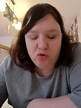 Snapshot of CurvyMilf1992 chatting on 01.28.25 CurvyMilf1992 online show from 01.28.25