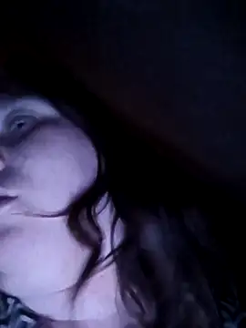 Snapshot of CurvyMilf1992 chatting on 10.17.25 CurvyMilf1992 online show from 10.17.25