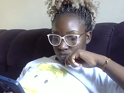 Snapshot of Chichii- chatting on 12.15.25 Chichii- online show from 12.15.25