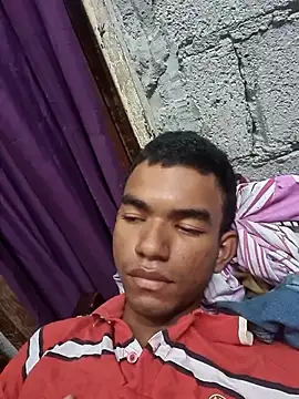 Snapshot of Reynold2608 chatting on 11.19.25 Reynold2608 online show from 11.19.25