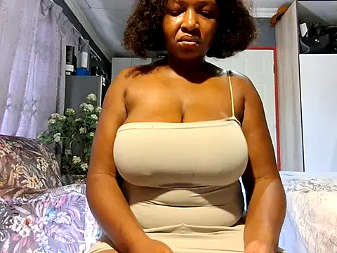 Snapshot of EbonyRose9 chatting on 04.12.26 EbonyRose9 online show from 04.12.26
