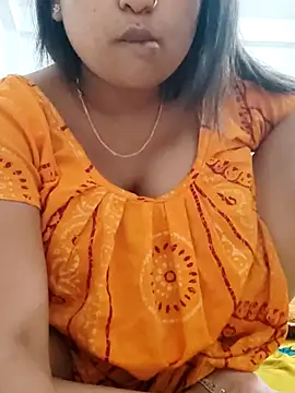 Snapshot of Priya_2222 chatting on 03.08.25 Priya 2222 online show from 03.08.25