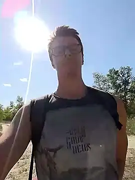 Snapshot of Rosieflo chatting on 09.16.25 Rosieflo online show from 09.16.25