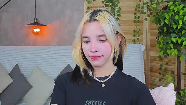 Snapshot of as1an_girlfriend chatting on 02.02.25 as1an girlfriend online show from 02.02.25