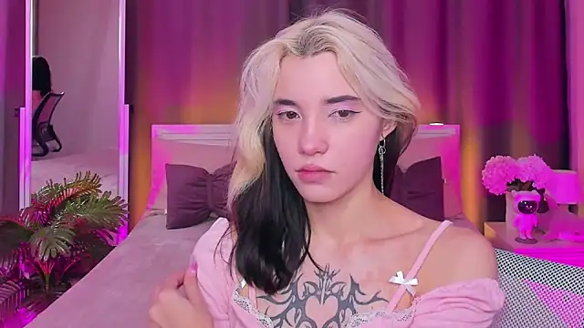 Snapshot of as1an_girlfriend chatting on 03.13.25 as1an girlfriend online show from 03.13.25