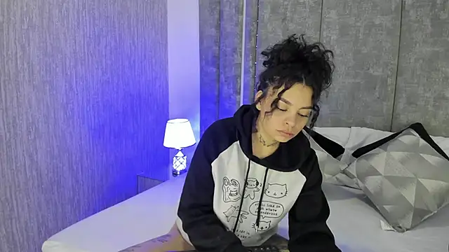 Snapshot of KatherineGomez chatting on 10.11.25 KatherineGomez online show from 10.11.25