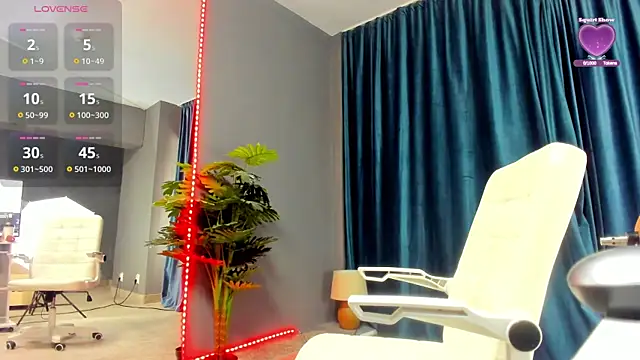 Snapshot of LaurynCopper chatting on 10.06.25 LaurynCopper online show from 10.06.25