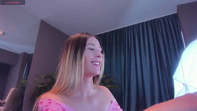 LaurynCopper online show from 02.20.26