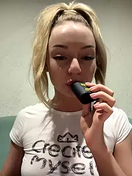 Snapshot of melissa_grr chatting on 12.03.24 melissa grr online show from 12.03.24