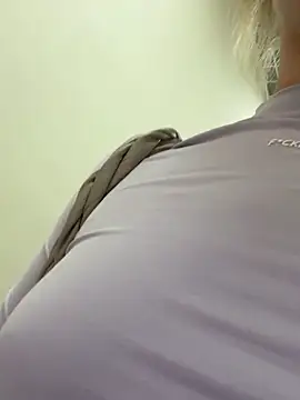 Snapshot of melissa_grr chatting on 12.08.24 melissa grr online show from 12.08.24