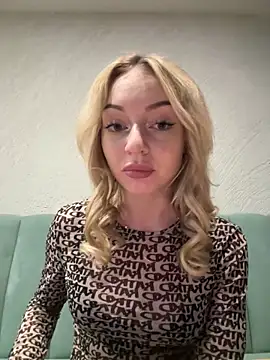 Snapshot of melissa_grr chatting on 12.11.24 melissa grr online show from 12.11.24