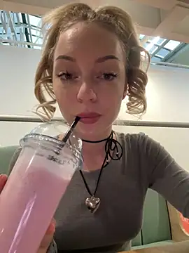 Snapshot of melissa_grr chatting on 12.12.24 melissa grr online show from 12.12.24