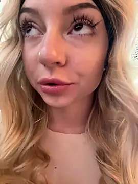 Snapshot of melissa_grr chatting on 12.23.24 melissa grr online show from 12.23.24