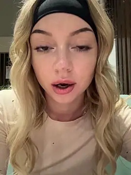 Snapshot of melissa_grr chatting on 12.23.24 melissa grr online show from 12.23.24