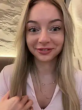 Snapshot of melissa_grr chatting on 12.25.24 melissa grr online show from 12.25.24