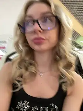 Snapshot of melissa_grr chatting on 12.28.24 melissa grr online show from 12.28.24