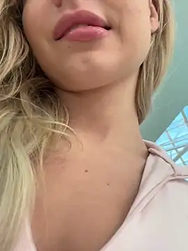 Snapshot of melissa_grr chatting on 02.08.25 melissa grr online show from 02.08.25