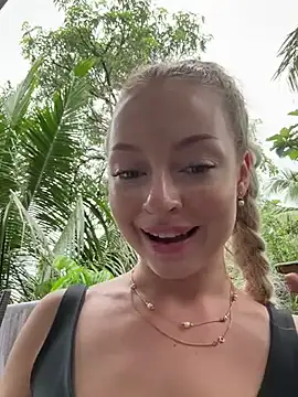 Snapshot of melissa_grr chatting on 03.21.25 melissa grr online show from 03.21.25