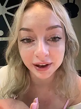 Snapshot of melissa_grr chatting on 11.07.25 melissa grr online show from 11.07.25