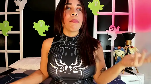 Snapshot of shaidyscott chatting on 10.19.25 shaidyscott online show from 10.19.25