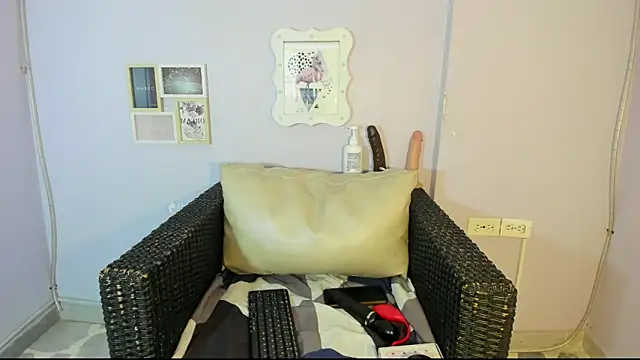 Snapshot of shaidyscott chatting on 10.20.25 shaidyscott online show from 10.20.25