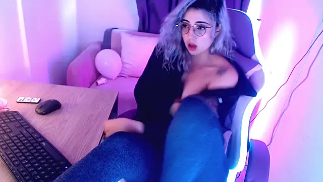 Thea Aphros  online show from 01.17.26