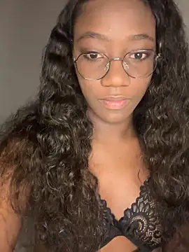 Khenta Michells online show from 11.17.25