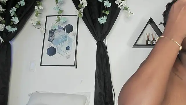 Khenta Michells online show from 03.25.26