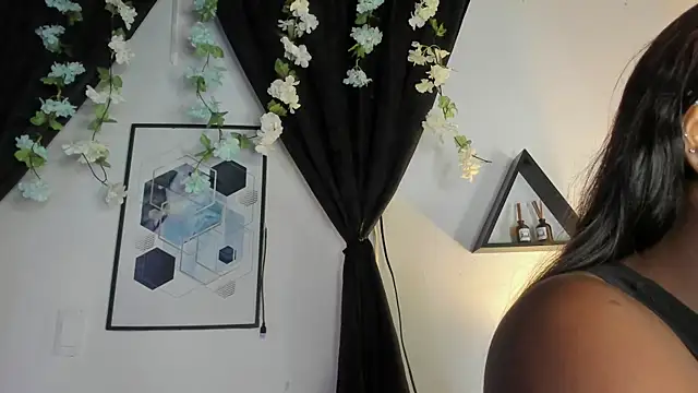 Snapshot of Khenta_Michells chatting on 05.15.26 Khenta Michells online show from 05.15.26