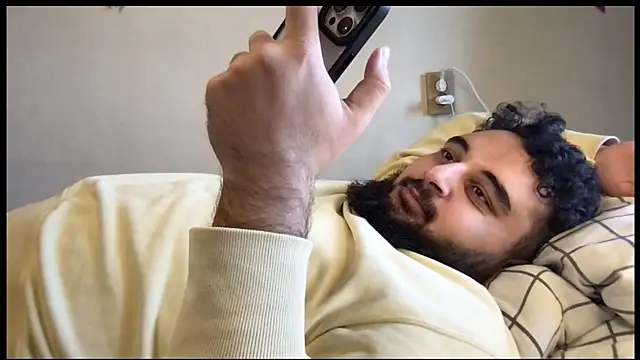 Snapshot of teddy_alan chatting on 10.01.25 teddy alan online show from 10.01.25