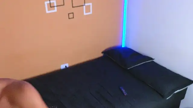 Snapshot of hot69temptation_ chatting on 01.10.25 hot69temptation online show from 01.10.25