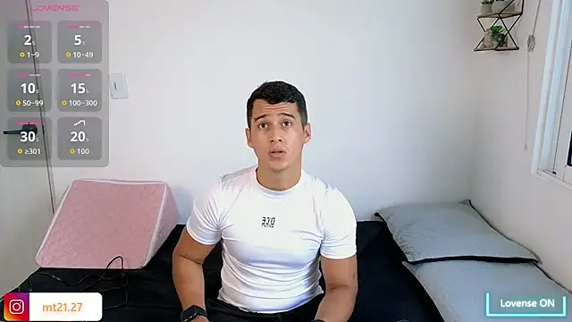 Snapshot of hot69temptation_ chatting on 09.11.25 hot69temptation online show from 09.11.25