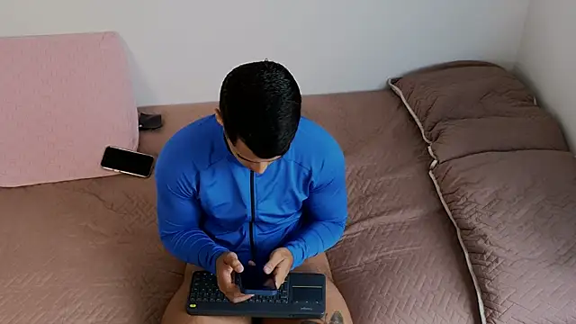 Snapshot of hot69temptation_ chatting on 10.01.25 hot69temptation online show from 10.01.25