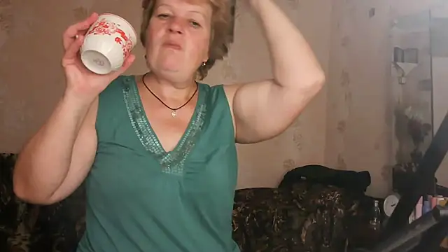 Snapshot of Ettie_Tonia chatting on 10.10.25 Ettie Tonia online show from 10.10.25