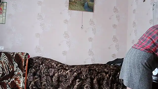 Snapshot of Ettie_Tonia chatting on 10.13.25 Ettie Tonia online show from 10.13.25