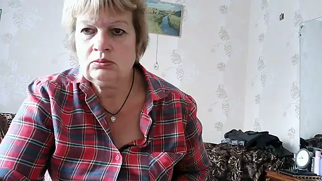 Snapshot of Ettie_Tonia chatting on 10.14.25 Ettie Tonia online show from 10.14.25