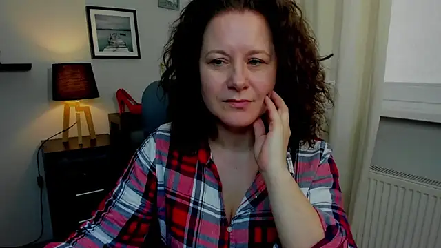 Snapshot of OLIVIA_lux chatting on 02.06.25 OLIVIA lux online show from 02.06.25