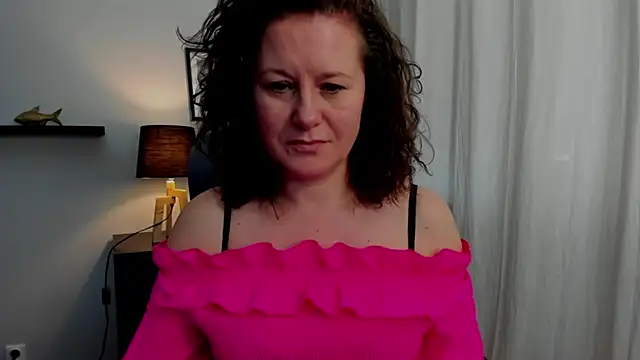 Snapshot of OLIVIA_lux chatting on 02.11.25 OLIVIA lux online show from 02.11.25