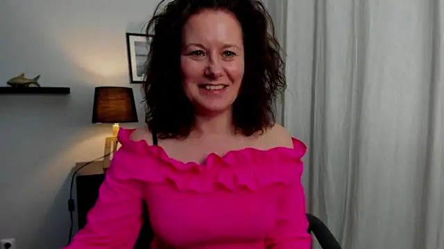 Snapshot of OLIVIA_lux chatting on 02.11.25 OLIVIA lux online show from 02.11.25