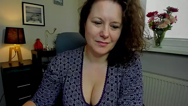 Snapshot of OLIVIA_lux chatting on 02.25.25 OLIVIA lux online show from 02.25.25