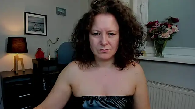 Snapshot of OLIVIA_lux chatting on 02.26.25 OLIVIA lux online show from 02.26.25