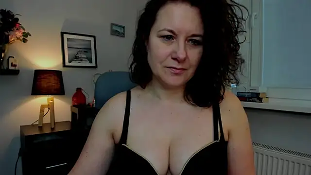 Snapshot of OLIVIA_lux chatting on 03.12.25 OLIVIA lux online show from 03.12.25