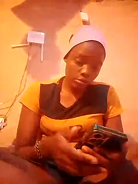 QUEEN-NAIMA online show from 09.17.25