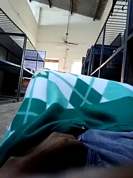 Snapshot of 1010SumiT chatting on 10.25.25 1010SumiT online show from 10.25.25