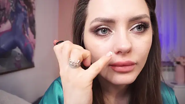 Tender Amber online show from 02.28.25